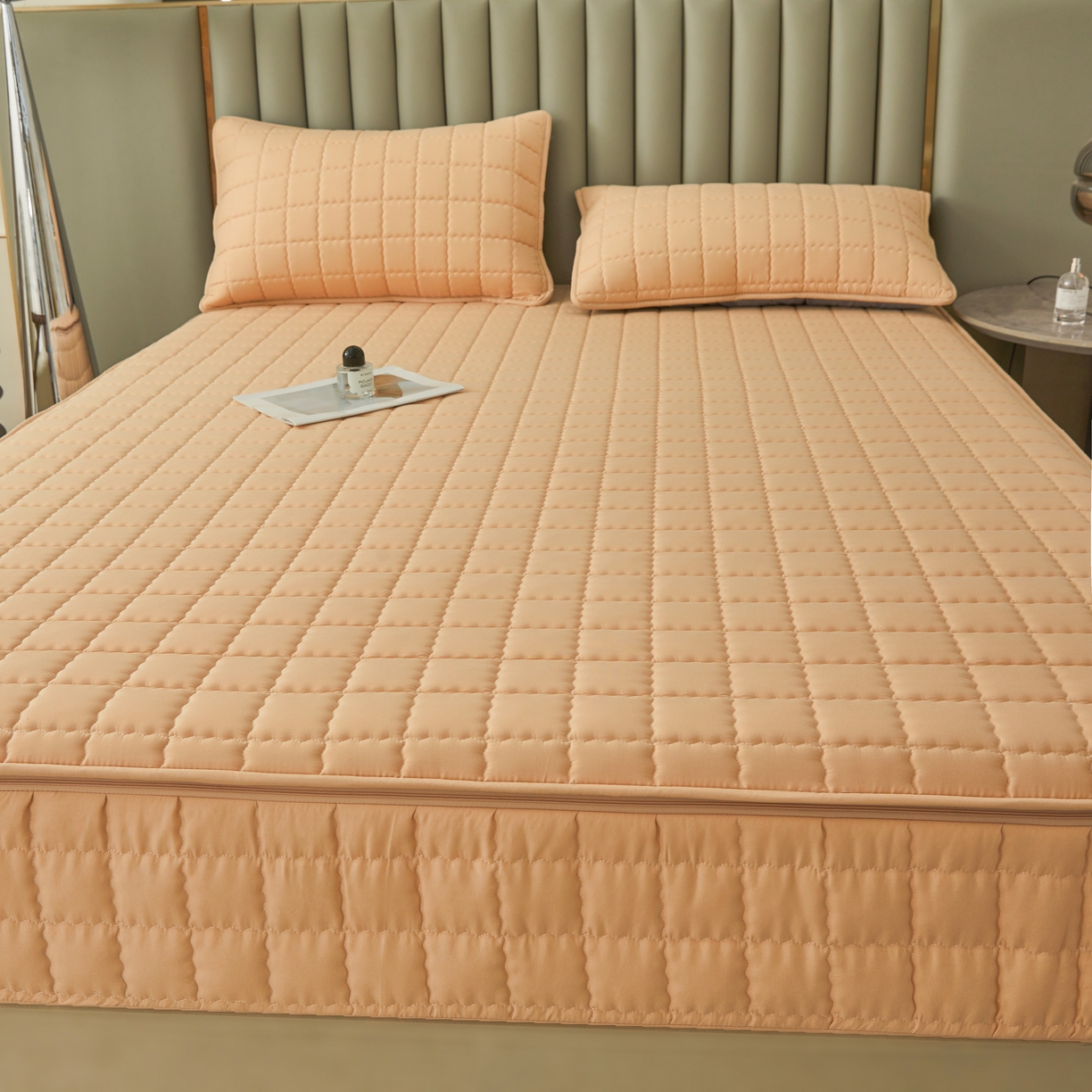 91家纺网 家纺一手货源 找家纺 欧邦 2025新款可拆卸六面全包夹棉床笠 五面夹棉-羊驼色