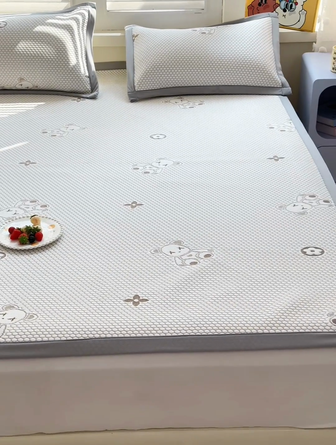 91家纺网 家纺一手货源 找家纺 2025新款凉感冰豆豆凉席-暴力熊系列 暴力熊-卡其