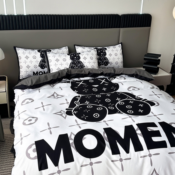 91家纺网 家纺一手货源 找家纺 2025新款水洗真丝数码印花四件套 路易熊-白