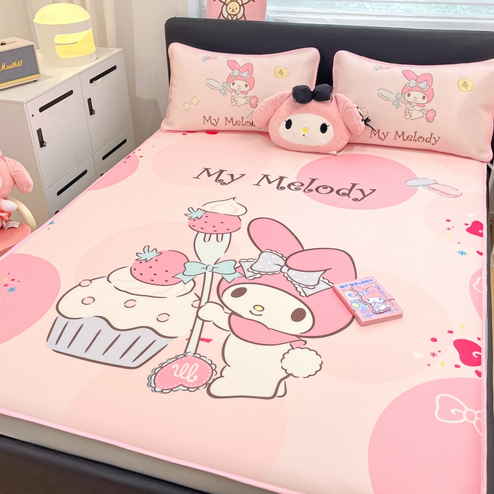 91家纺网 家纺一手货源 找家纺 暮思家居 2025新款正版授权A类大版数码印花三丽鸥可机洗1200D冰丝凉席可组合针织棉夏被四件套床笠款 床笠款-蛋糕美乐蒂