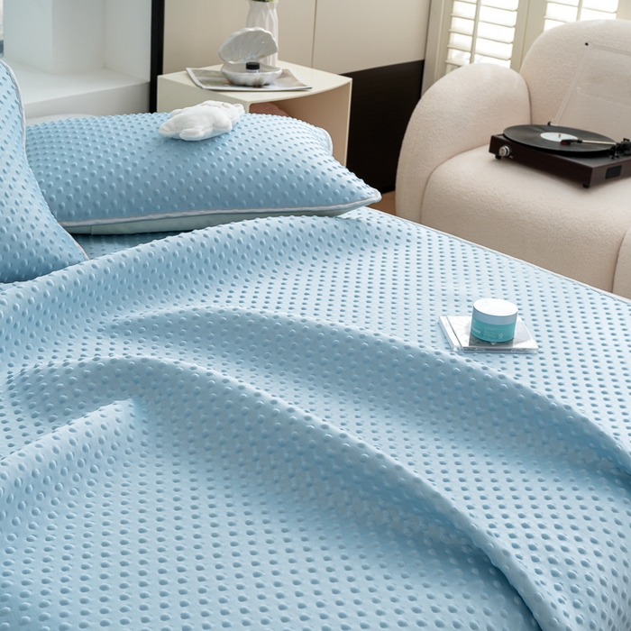 91家纺网 家纺一手货源 找家纺 默忆 2025新款3D轻奢风直播网红热款凉感丝冰豆豆三明治复合床单款凉席两件套三件套 天空蓝