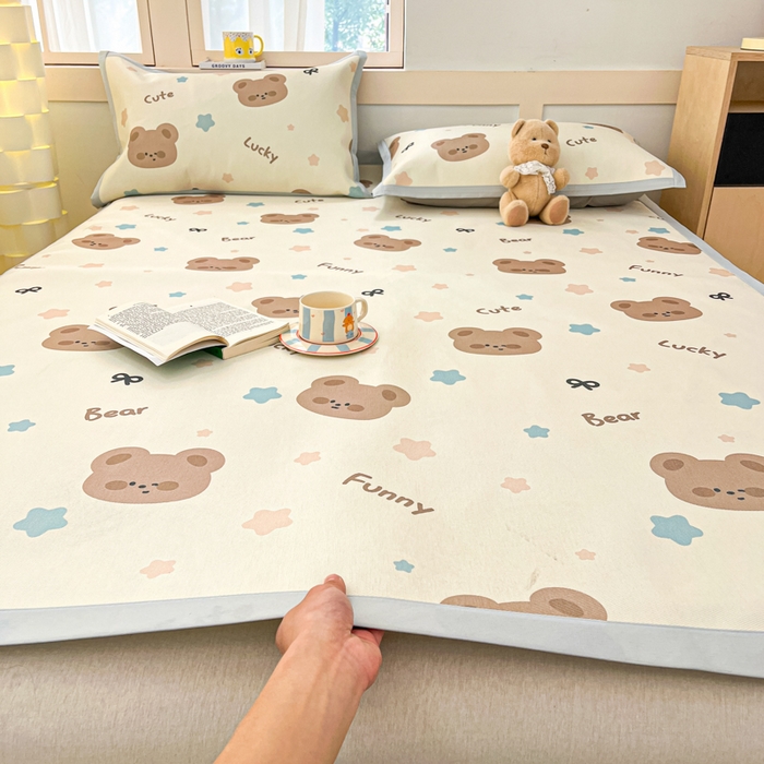 91家纺网 家纺一手货源 找家纺 绒艺席业 2025新款600D冰丝印花数码印花冰藤席卡通小清新系列 星星熊