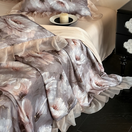 91家纺网 家纺一手货源 找家纺 首尔家纺 2025新款冰丝数码玉纱夏被套件系列 流金岁月