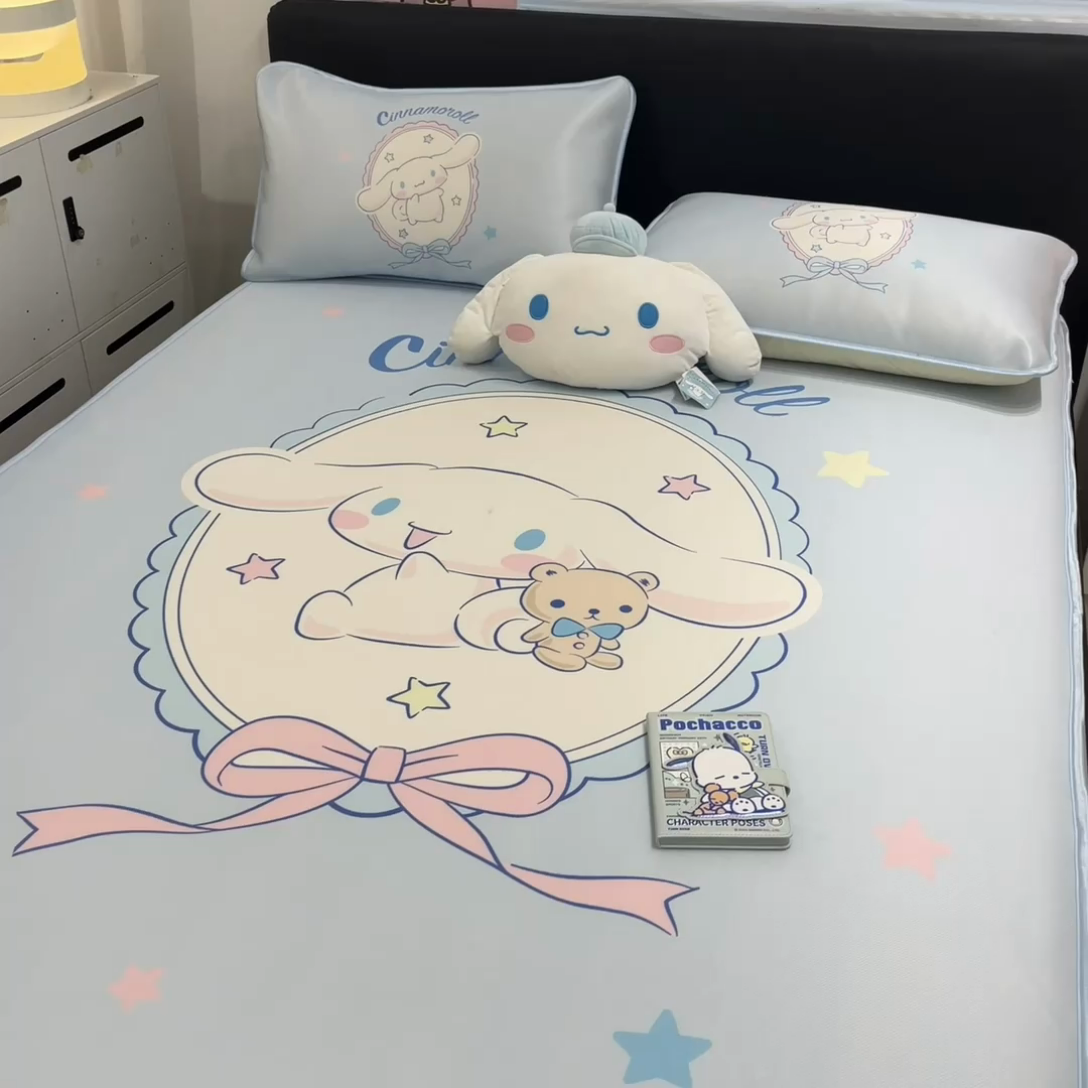 91家纺网 家纺一手货源 找家纺 暮思家居 2025新款正版授权A类大版数码印花三丽鸥可机洗1200D冰丝凉席可组合针织棉夏被四件套床笠款 床笠款-幸福大耳狗