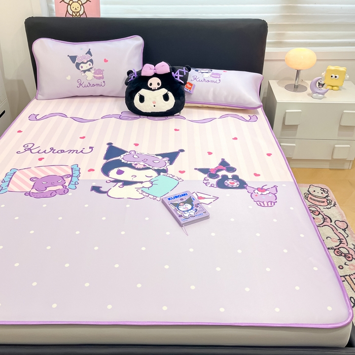 91家纺网 家纺一手货源 找家纺 暮思家居 2025新款正版授权A类大版数码印花三丽鸥可机洗1200D冰丝凉席可组合针织棉夏被四件套床笠款 床笠款-甜蜜库洛米