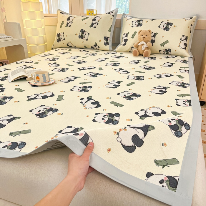 91家纺网 家纺一手货源 找家纺 绒艺席业 2025新款600D冰丝印花数码印花冰藤席卡通小清新系列 小熊猫