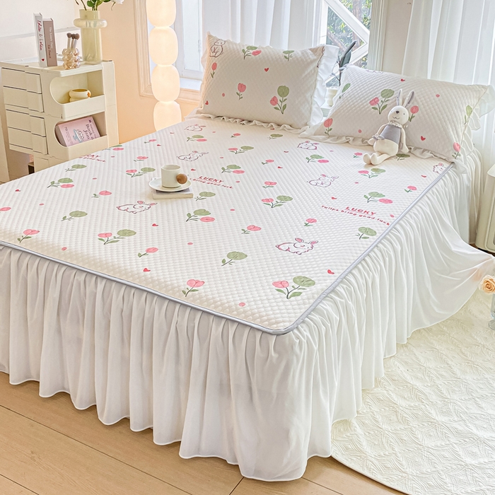 91家纺网 家纺一手货源 找家纺 康纳利2025新款A类冰豆豆床裙款凉席夏被四件套凉感丝空调被送买家秀 花间兔