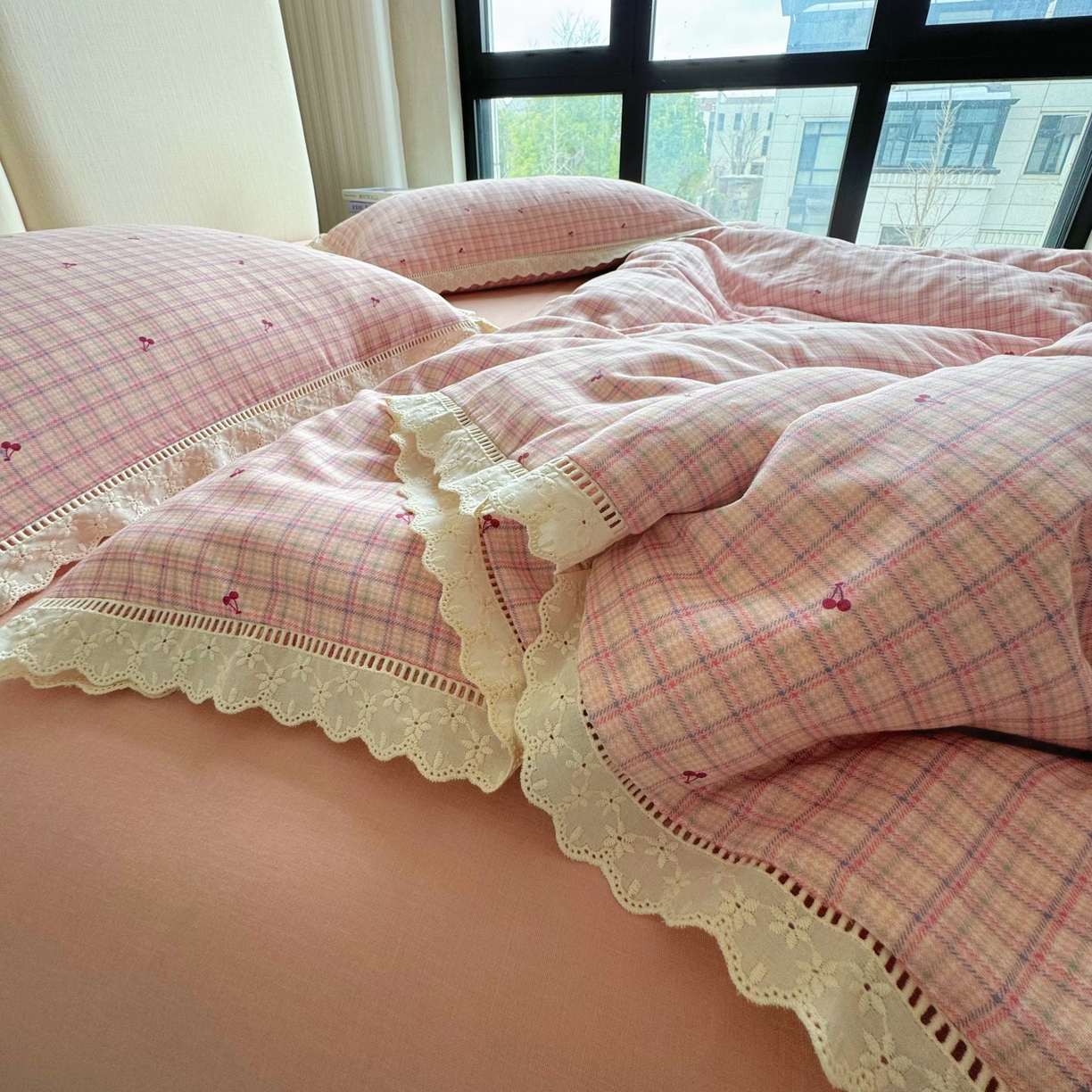 91家纺网 家纺一手货源 找家纺 8+8 （花型持续更新中）2025新款全棉双层纱镂空花边/皱皱花边四件套  初夏