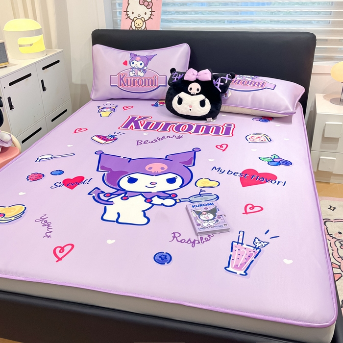 91家纺网 家纺一手货源 找家纺 暮思家居 2025新款正版授权A类大版数码印花三丽鸥可机洗1200D冰丝凉席可组合针织棉夏被四件套床笠款 床笠款-蓝莓库洛米