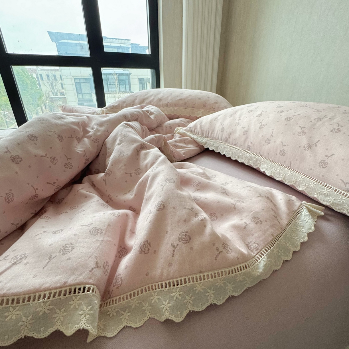 91家纺网 家纺一手货源 找家纺 8+8 （花型持续更新中）2025新款全棉双层纱镂空花边/皱皱花边四件套 芳华