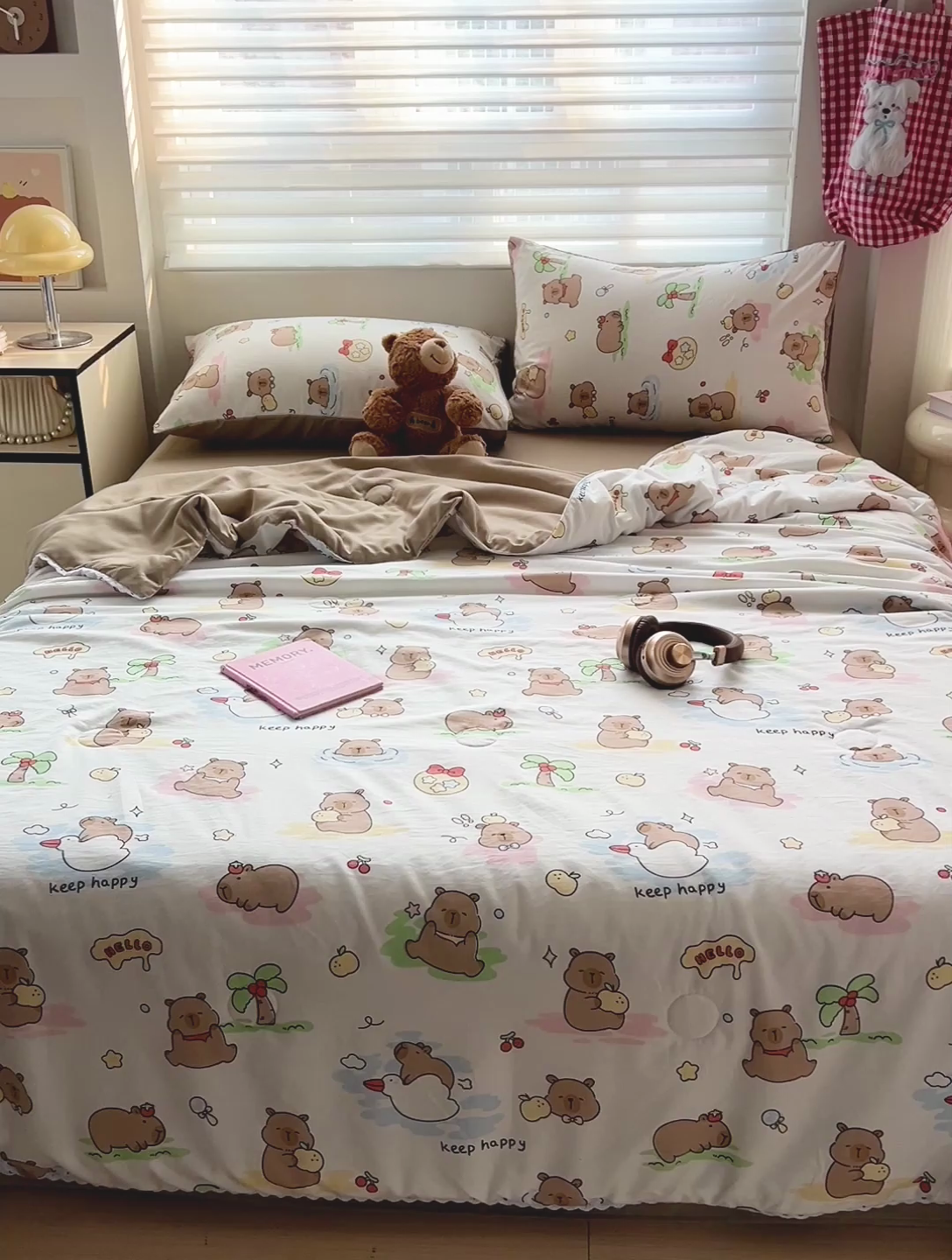 91家纺网 家纺一手货源 找家纺 妖妖家纺2025新款糯糯夏凉被四件套夏凉被空调被 可爱卡皮巴拉