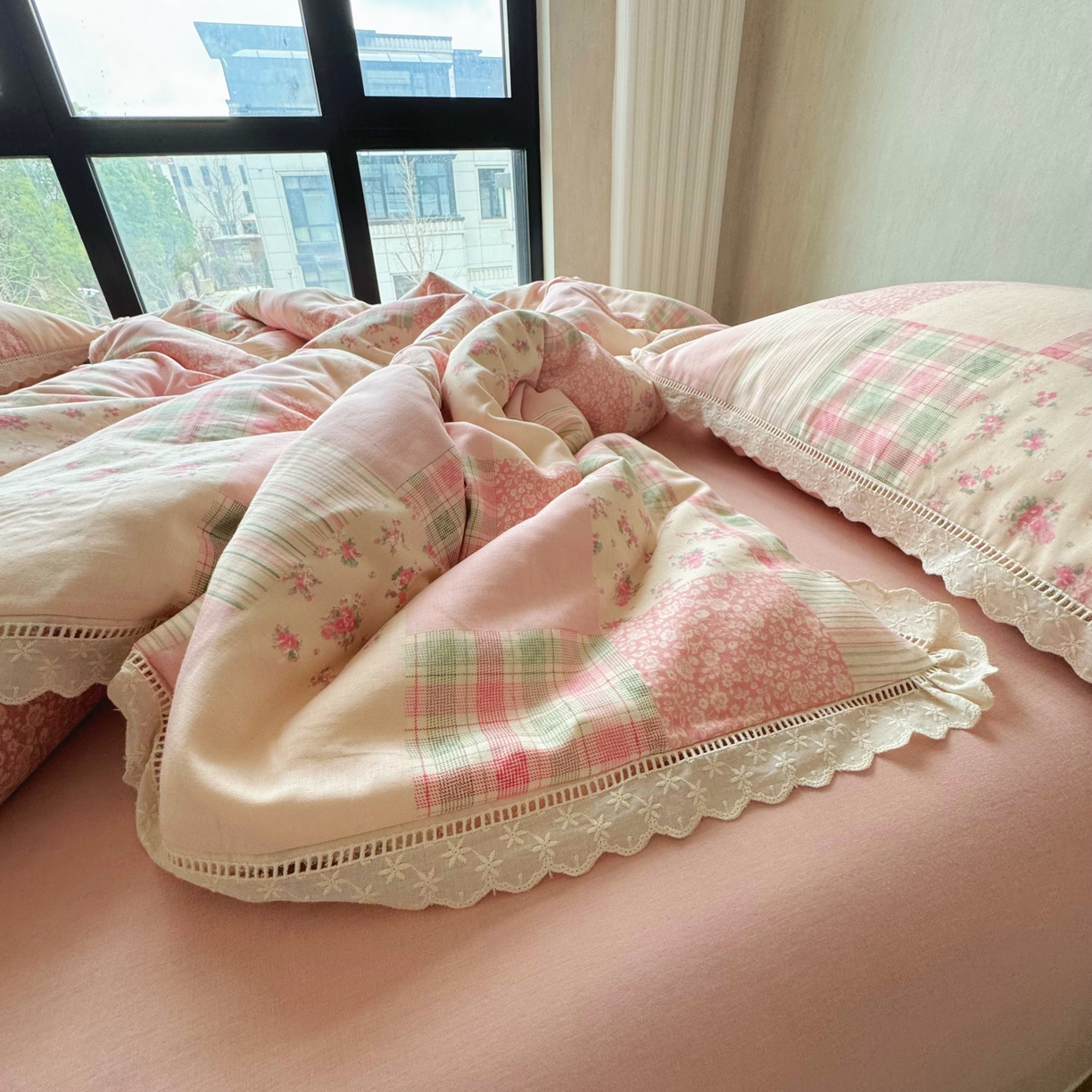 91家纺网 家纺一手货源 找家纺 8+8 （花型持续更新中）2025新款全棉双层纱镂空花边/皱皱花边四件套 田野少女