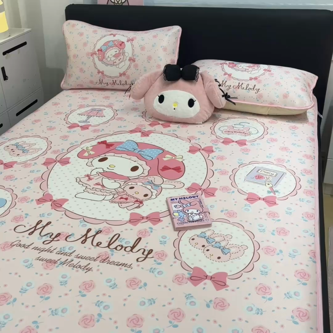 91家纺网 家纺一手货源 找家纺 暮思家居 2025新款正版授权A类大版数码印花三丽鸥可机洗1200D冰丝凉席可组合针织棉夏被四件套床笠款 床笠款-花园美乐蒂