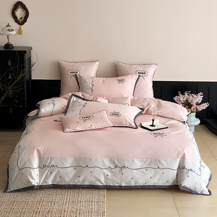 91家纺网 家纺一手货源 找家纺 品家居2025新款高支高密贡缎长绒棉四件套 觅-粉