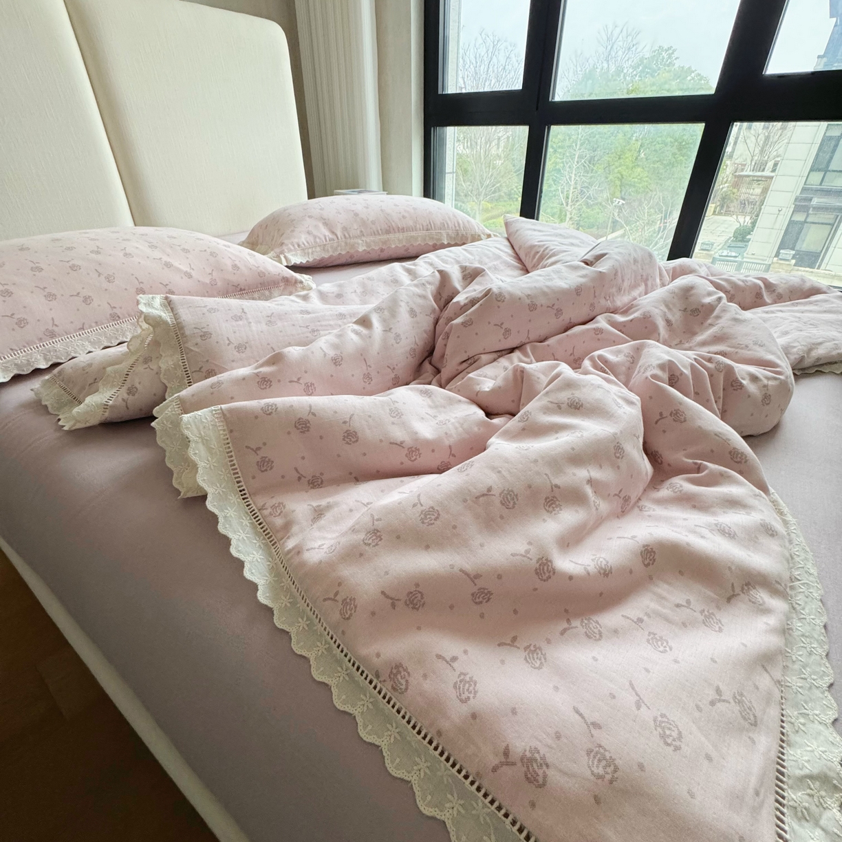 91家纺网 家纺一手货源 找家纺 8+8 （花型持续更新中）2025新款全棉双层纱镂空花边/皱皱花边四件套 芳华