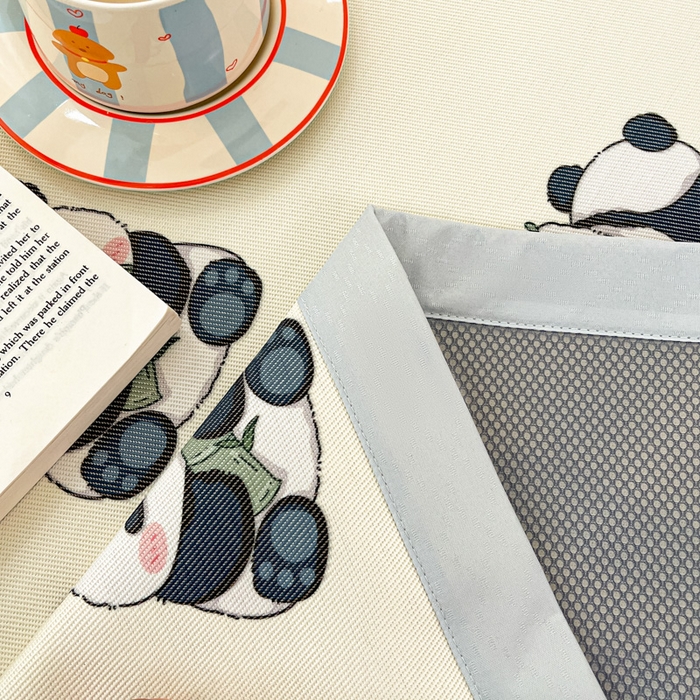 91家纺网 家纺一手货源 找家纺 绒艺席业 2025新款600D冰丝印花数码印花冰藤席卡通小清新系列 小熊猫