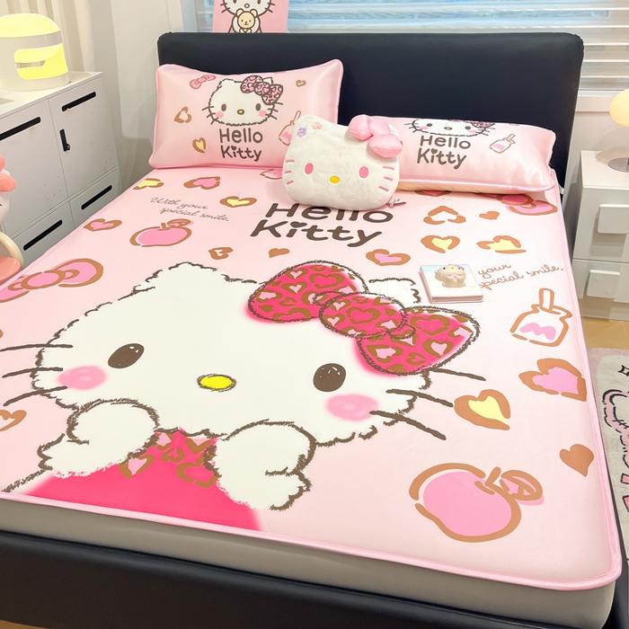 91家纺网 家纺一手货源 找家纺 暮思家居 2025新款正版授权A类大版数码印花三丽鸥可机洗1200D冰丝凉席可组合针织棉夏被四件套床笠款 床笠款-豹纹KT猫