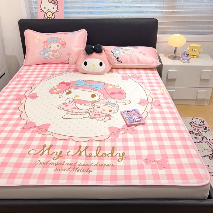 91家纺网 家纺一手货源 找家纺 暮思家居 2025新款正版授权A类大版数码印花三丽鸥可机洗1200D冰丝凉席可组合针织棉夏被四件套床笠款 床笠款-相框美乐蒂