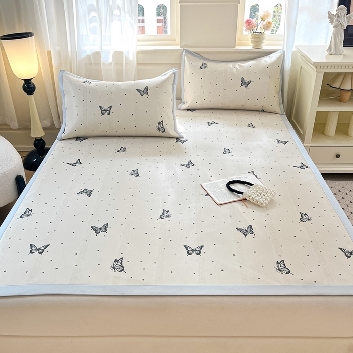 91家纺网 家纺一手货源 找家纺 绒艺席业 2025新款600D冰丝印花数码印花冰藤席赫本风系列 翩翩蝴蝶