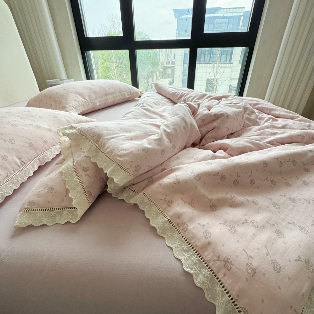 91家纺网 家纺一手货源 找家纺 8+8 （花型持续更新中）2025新款全棉双层纱镂空花边/皱皱花边四件套 芳华