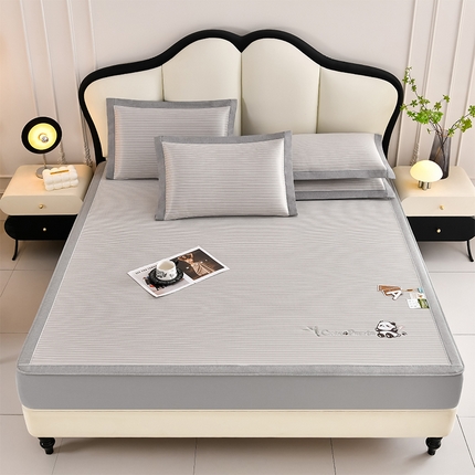 91家纺网 家纺一手货源 找家纺 （总）小牛席业 2025新款PE经典条纹-熊猫凉感冰丝席系列（床笠款）凉席藤席冰藤席冰丝席竹席空调席草席乳胶席豆豆席三件套