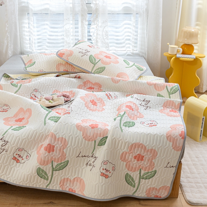 91家纺网 家纺一手货源 找家纺 默忆 2025新款凉感丝印花乳胶凉席 花田雨梦