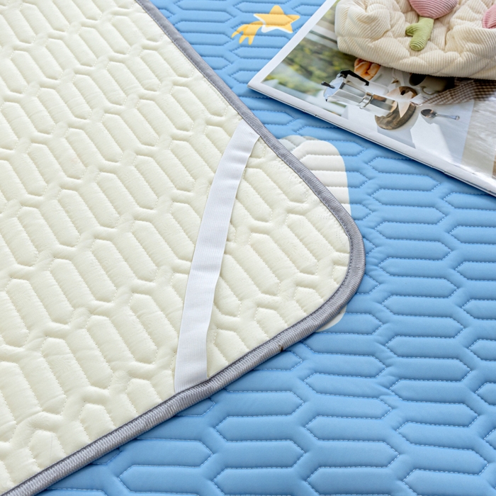 91家纺网 家纺一手货源 找家纺 默忆 2025新款凉感丝印花乳胶凉席 可爱云朵