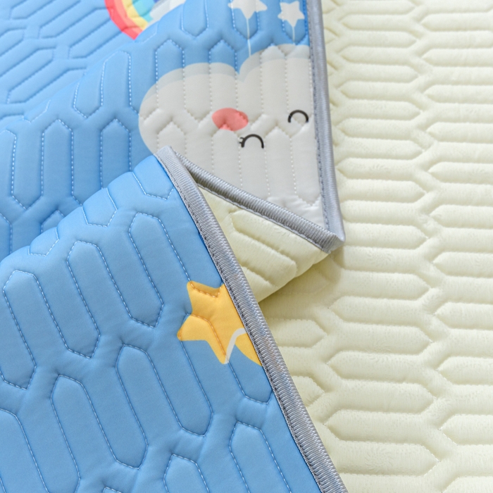 91家纺网 家纺一手货源 找家纺 默忆 2025新款凉感丝印花乳胶凉席 可爱云朵