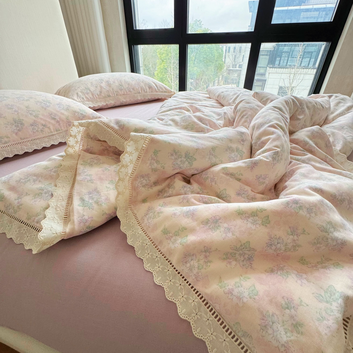 91家纺网 家纺一手货源 找家纺 8+8 （花型持续更新中）2025新款全棉双层纱镂空花边/皱皱花边四件套  妮卡