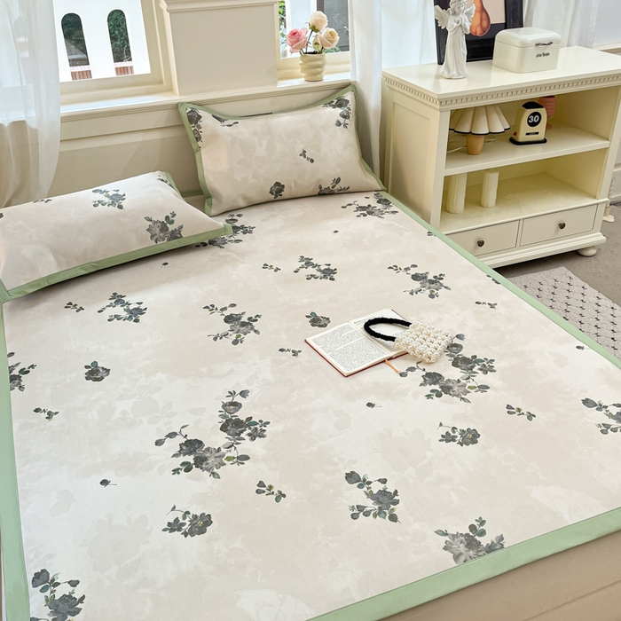 91家纺网 家纺一手货源 找家纺 绒艺席业 2025新款600D冰丝印花数码印花冰藤席赫本风系列 苑叶