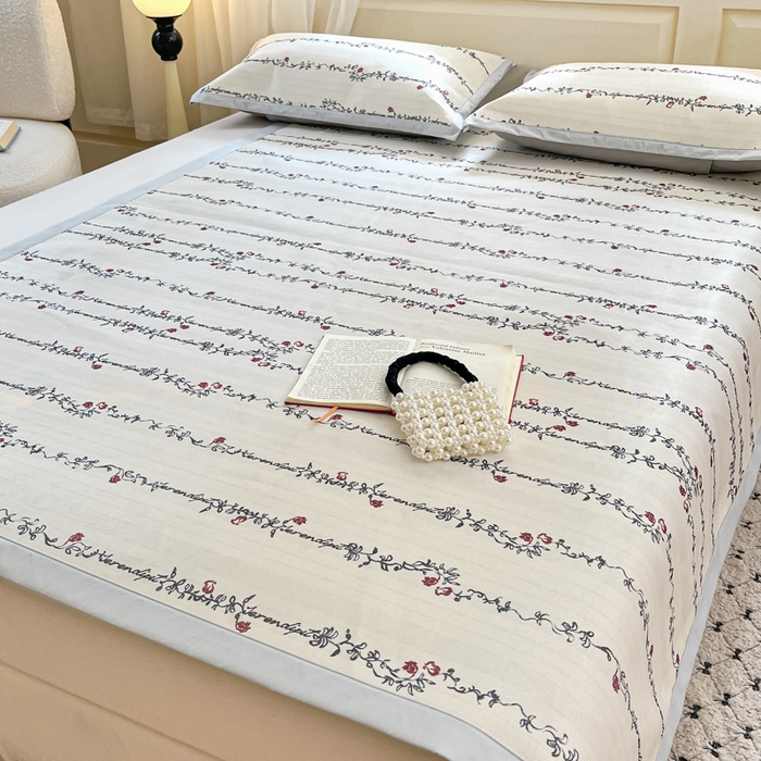 91家纺网 家纺一手货源 找家纺 绒艺席业 2025新款600D冰丝印花数码印花冰藤席赫本风系列 昨日情书