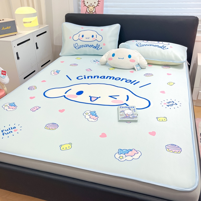 91家纺网 家纺一手货源 找家纺 暮思家居 2025新款正版授权A类大版数码印花三丽鸥可机洗1200D冰丝凉席可组合针织棉夏被四件套床笠款 床笠款-开心玉桂狗