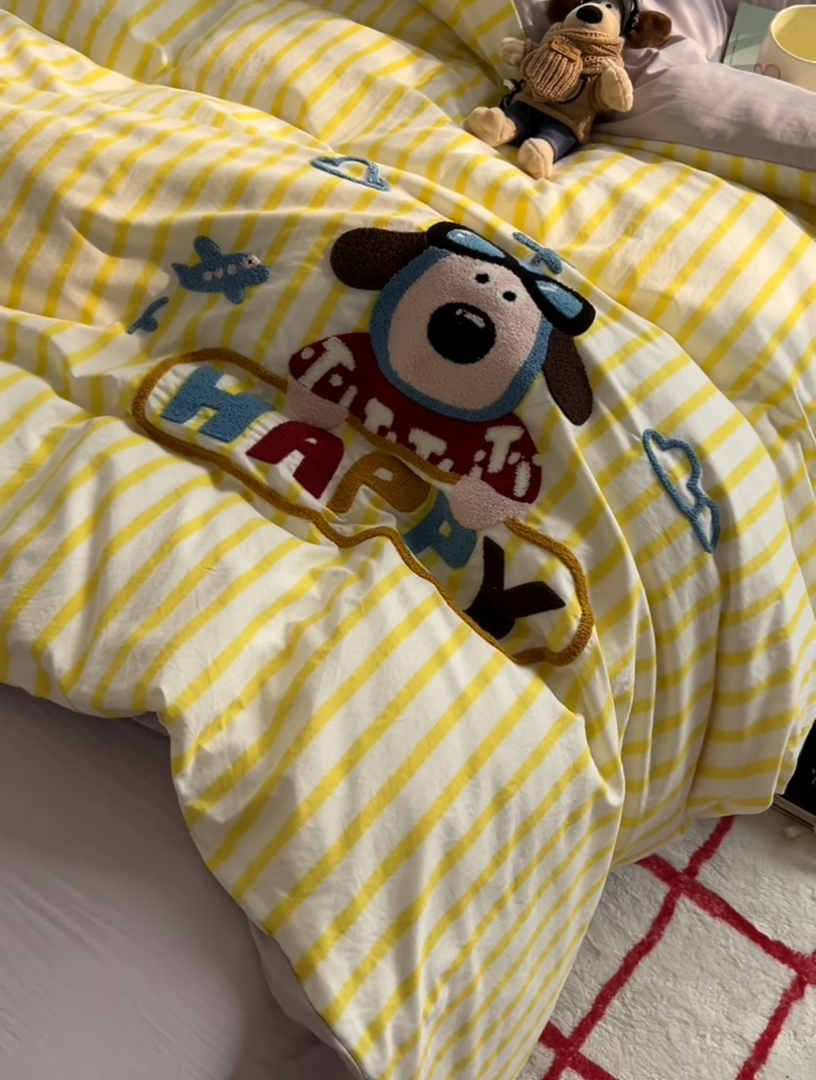 91家纺网 家纺一手货源 找家纺 （总）子钦2025新款云朵棉印加绣卡通毛巾绣四件套-飞行狗系列