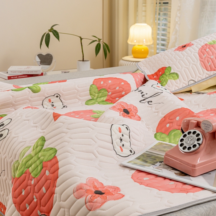 91家纺网 家纺一手货源 找家纺 默忆 2025新款凉感丝印花乳胶凉席 草莓兔