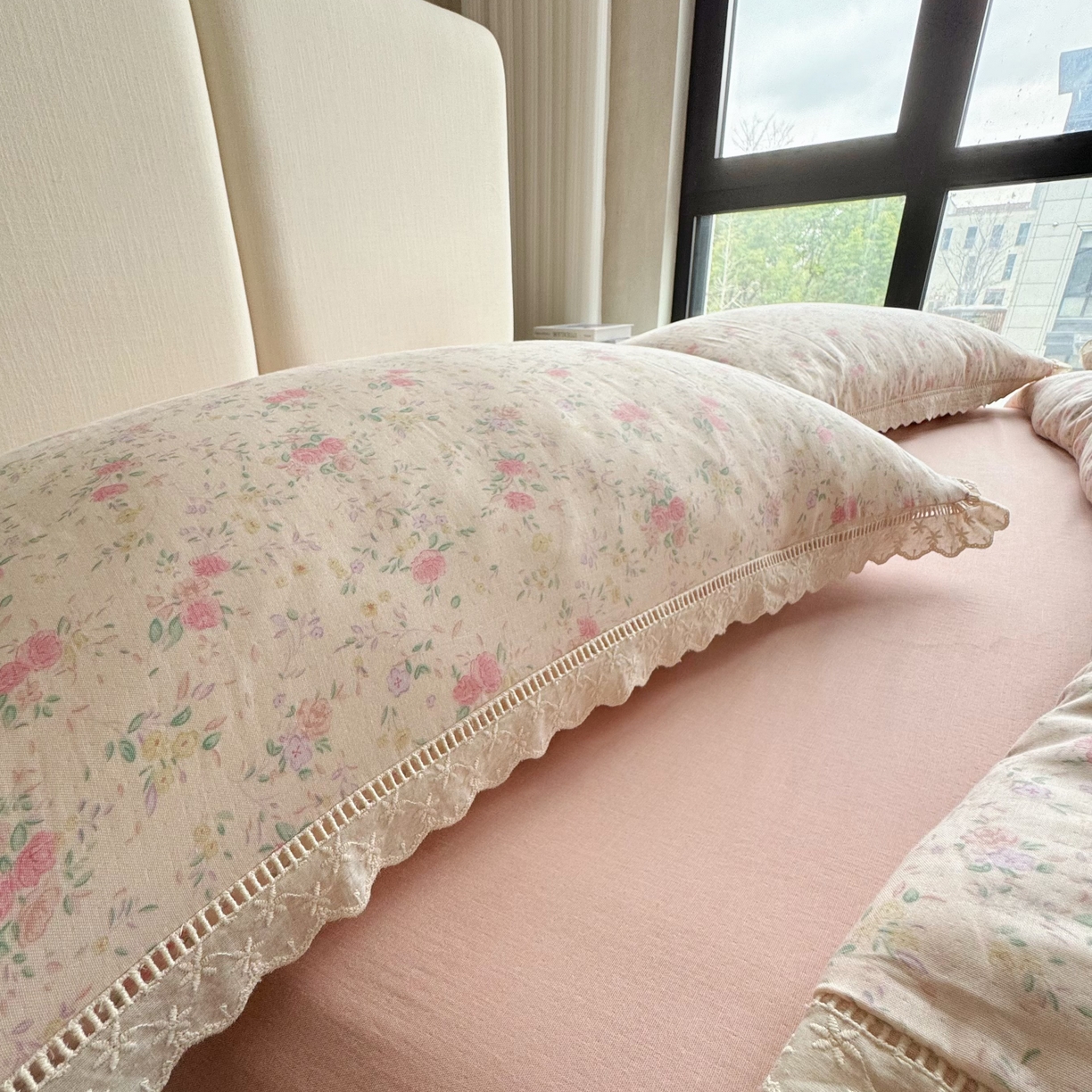 91家纺网 家纺一手货源 找家纺 8+8 （花型持续更新中）2025新款全棉双层纱镂空花边/皱皱花边四件套 蔷薇