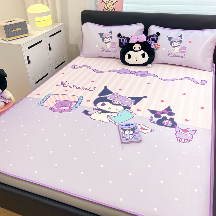 91家纺网 家纺一手货源 找家纺 暮思家居 2025新款正版授权A类大版数码印花三丽鸥可机洗1200D冰丝凉席可组合针织棉夏被四件套床笠款 床笠款-甜蜜库洛米