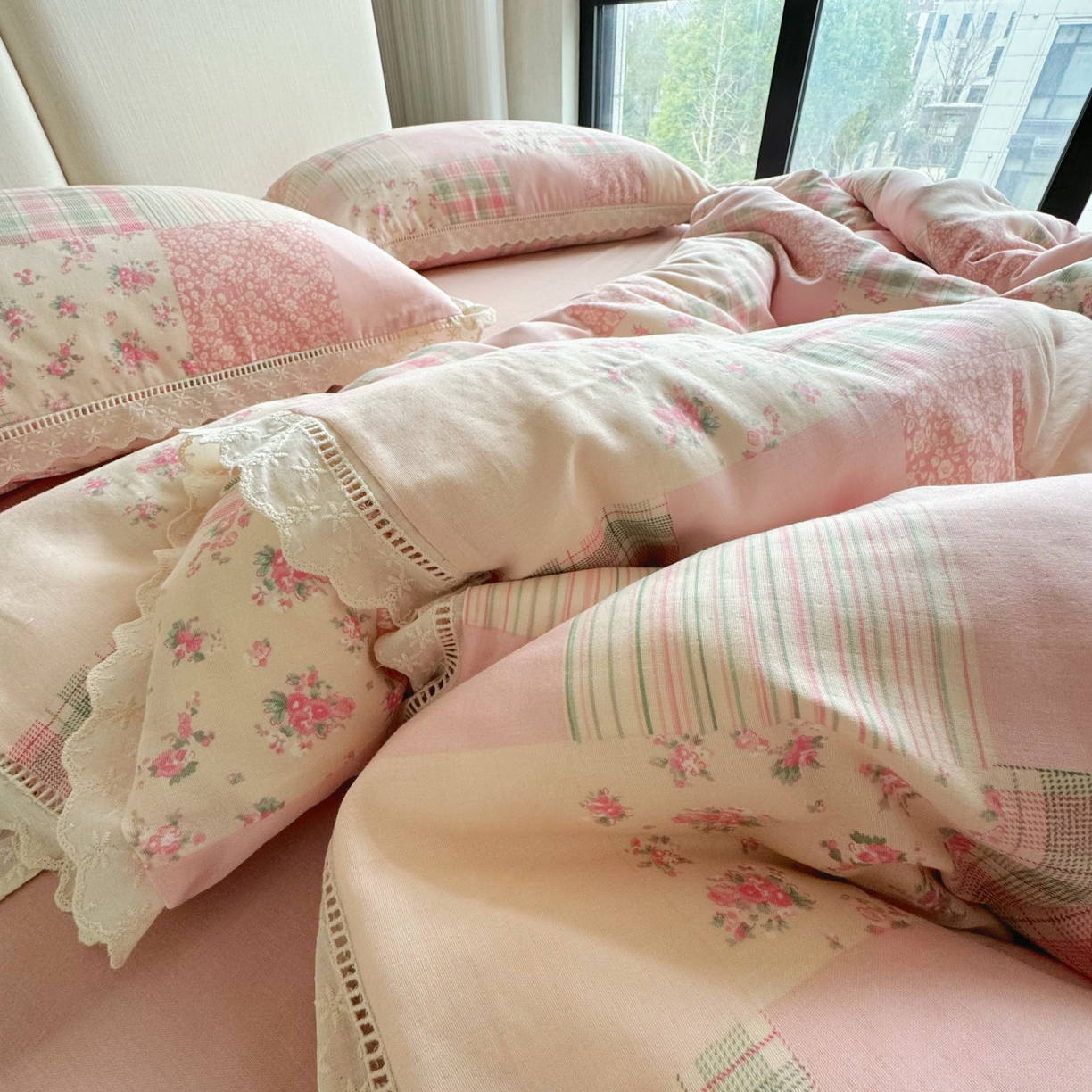 91家纺网 家纺一手货源 找家纺 8+8 （花型持续更新中）2025新款全棉双层纱镂空花边/皱皱花边四件套 田野少女