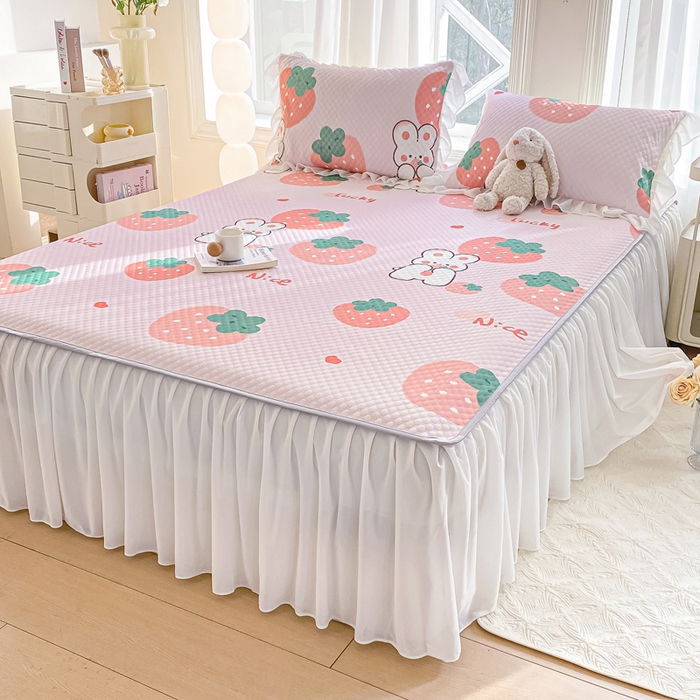 91家纺网 家纺一手货源 找家纺 康纳利2025新款A类冰豆豆床裙款凉席夏被四件套凉感丝空调被送买家秀 草莓兔