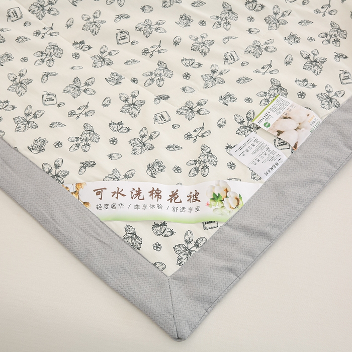 91家纺网 家纺一手货源 找家纺 锦鹭被业 2025新款A类里外全棉印花夏被 草莓园