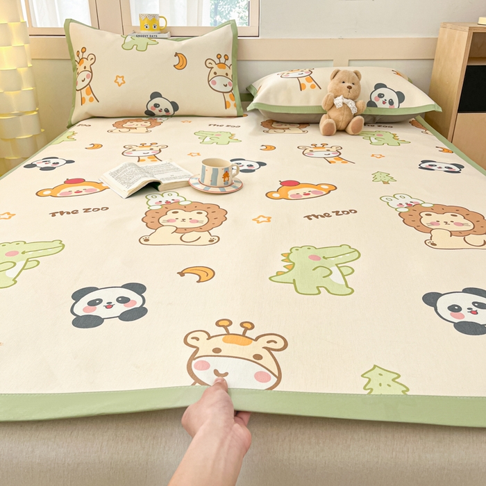 91家纺网 家纺一手货源 找家纺 绒艺席业 2025新款600D冰丝印花数码印花冰藤席卡通小清新系列 动物派对