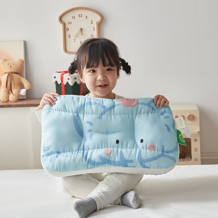 91家纺网 家纺一手货源 找家纺 2025新款A类大版卡通手绘AB版儿童豆豆枕枕芯系列 苹果象40*60cm/只