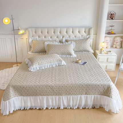 91家纺网 家纺一手货源 找家纺 宜凡家纺2025新款雪纺花边印花夹棉床盖三件套 小欣喜