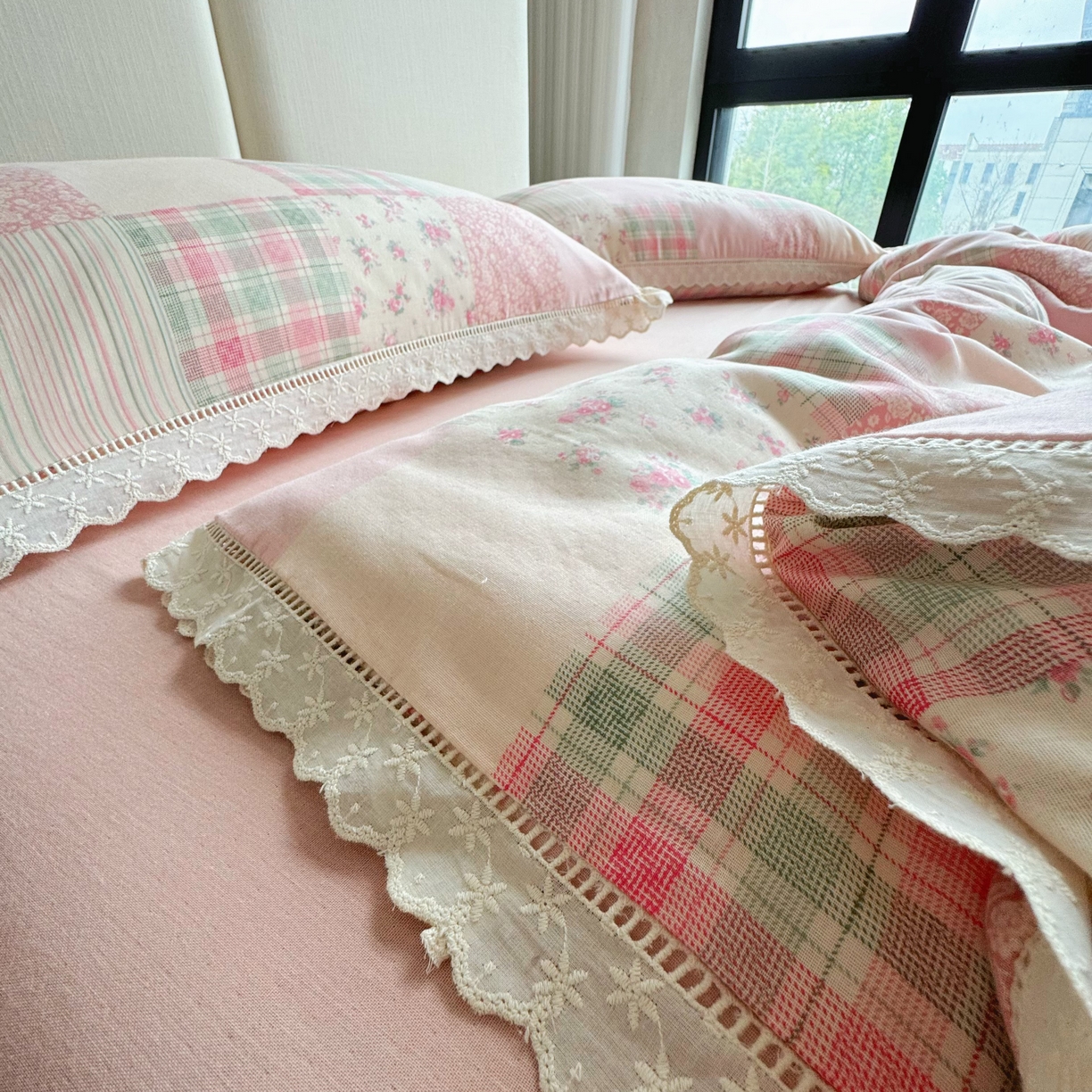 91家纺网 家纺一手货源 找家纺 8+8 （花型持续更新中）2025新款全棉双层纱镂空花边/皱皱花边四件套 田野少女