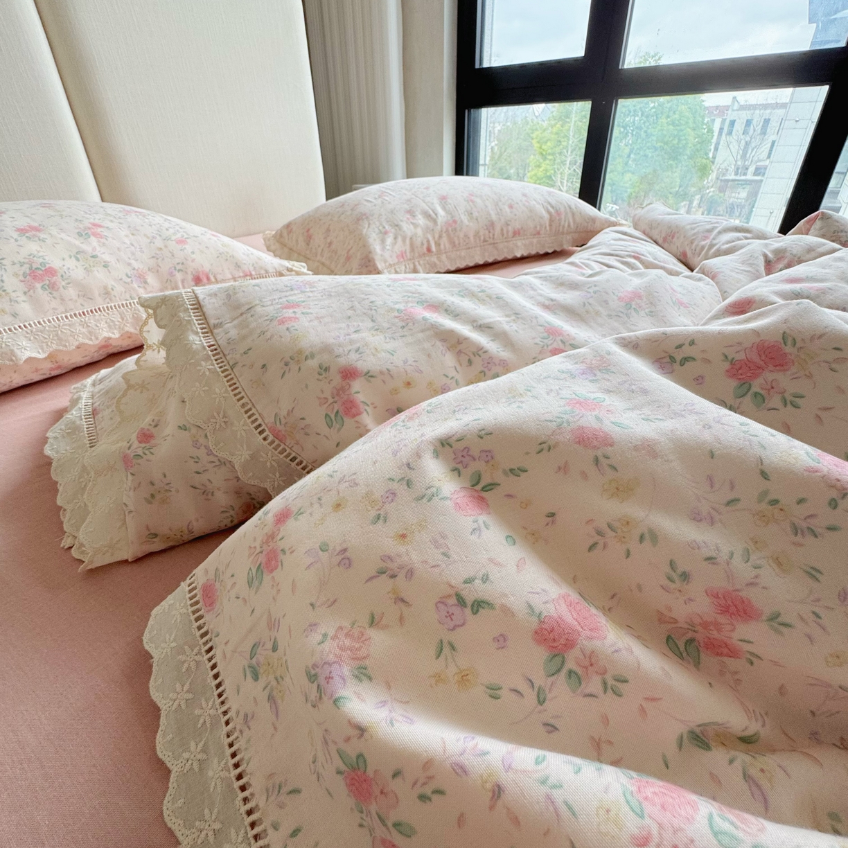 91家纺网 家纺一手货源 找家纺 8+8 （花型持续更新中）2025新款全棉双层纱镂空花边/皱皱花边四件套 蔷薇