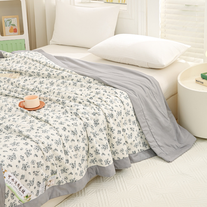 91家纺网 家纺一手货源 找家纺 锦鹭被业 2025新款A类里外全棉印花夏被 草莓园