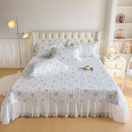 91家纺网 家纺一手货源 找家纺 宜凡家纺2025新款雪纺花边印花夹棉床盖三件套 曦月