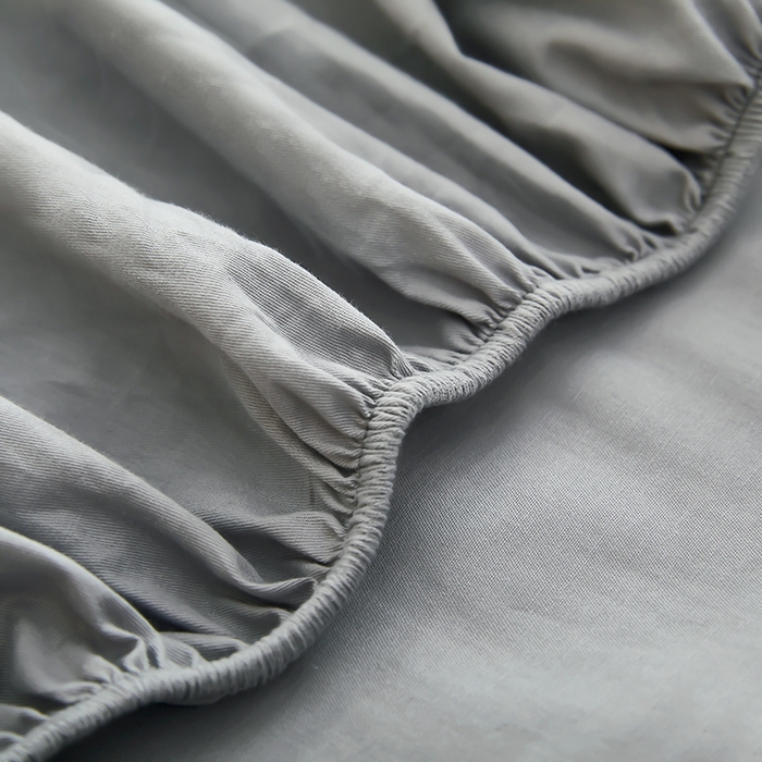 91家纺网 家纺一手货源 找家纺 艾橙家纺 2025新款正宗133x72喷气织造全棉纯棉纯色床笠三件套 浅灰