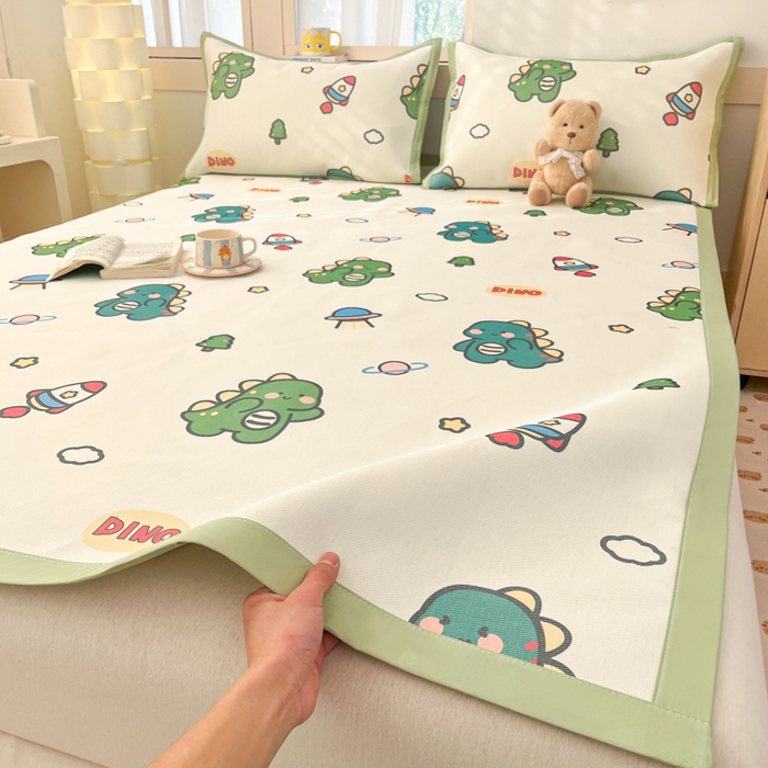 91家纺网 家纺一手货源 找家纺 绒艺席业 2025新款600D冰丝印花数码印花冰藤席卡通小清新系列 恐龙乐园