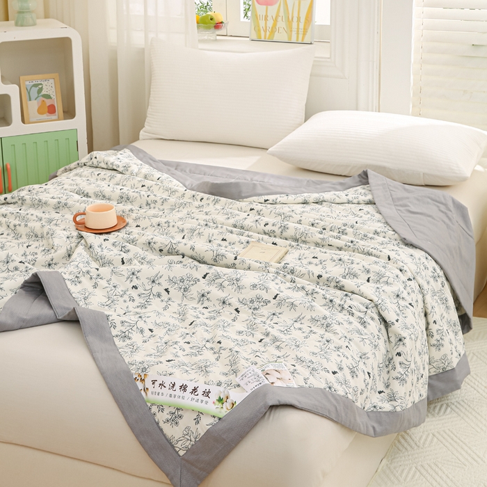 91家纺网 家纺一手货源 找家纺 锦鹭被业 2025新款A类里外全棉印花夏被 花园小兔
