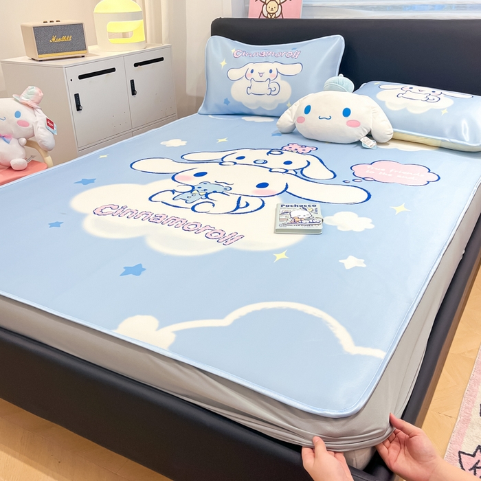 91家纺网 家纺一手货源 找家纺 暮思家居 2025新款正版授权A类大版数码印花三丽鸥可机洗1200D冰丝凉席可组合针织棉夏被四件套床笠款 床笠款-云朵玉桂狗